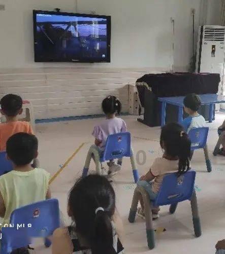 中国五冶集团:数研产业一号园项目钢结构连廊提升完成